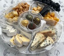 Сырная тарелка с сырными трюфелями