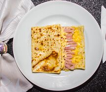 Блин с ветчиной и сыром
