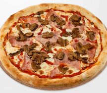 Пицца с грибами и ветчиной