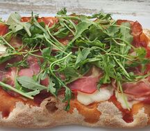 Пицца Римская с ветчиной