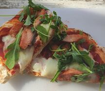 Пицца Римская с лососем маленькая