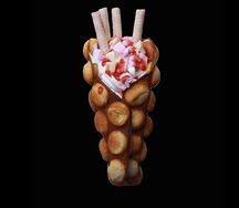 Гонконгская вафля с маршмеллоу и клубникой