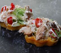 Бельгийская вафля Цезарь с курицей  