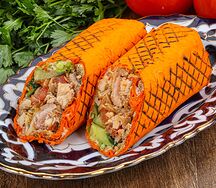Шаурма в сырном лаваше с курицей