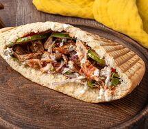 Шаурма в хлебе с курицей