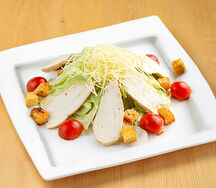 Салат Цезарь с курицей