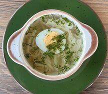 Куриный бульон с лапшой и яйцом