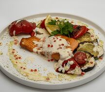 Лосось в сливочно-икорном соусе