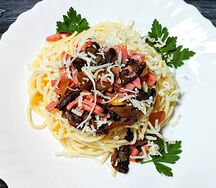 Макароны Пенне с ветчиной и грибами под сыром