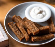 Гренки с чесночным соусом