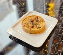 Киш с Вялеными томатами и печеным чесноком