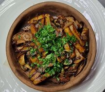Грибная сковородка с печеным картофелем