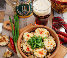 Шапочки шампиньонов, запеченные с сыром сулугуни