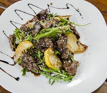 Теплый салат с куриной печенью