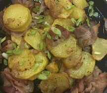 Картофель, жаренный с венгерским беконом