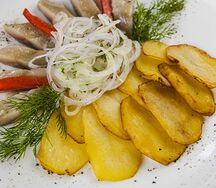 Сельдь домашнего посола с картофелем