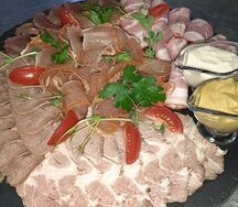 Мясная тарелка ассорти