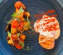 Куриная грудка под соусом блю чиз с запечёнными овощами 