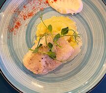 Судак по-псковски с картофельным пюре под соусом бешамель 