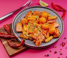 Токпокки с колбасками и сырными шариками