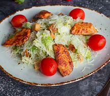 Салат Цезарь с курицей