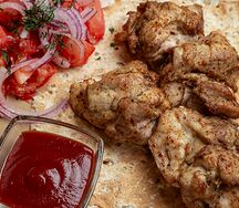 Шашлык из курицы с салатом айчичук