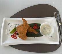 Куриные крылышки фаршированные креветками по-гавайски