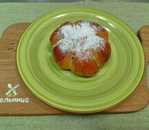 Булочка с изюмом