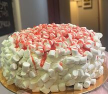 Классический торт с баунти, сливками и маршмеллоу