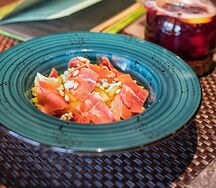Салат с хамоном и грушей
