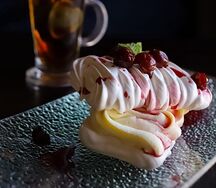 Воздушная меренга с вишней