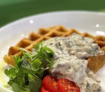 Вафля картофельная с грибным соусом