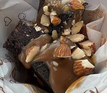 Брауни с карамелью