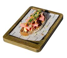 Брускетта с говядиной и сыром