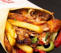 Шаурма куриная в сырном лаваше