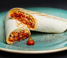 Буррито с мясным фаршем и овощами