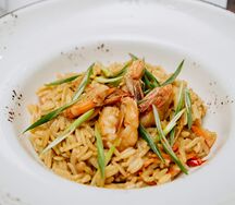 Паста орзо с креветками и овощами