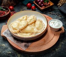 Вареники с творогом и сметаной