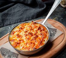 Кокот с шампиньонами, куриным филе под мягким сыром