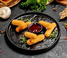 Сырные палочки с вишневым соусом