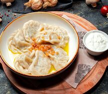 Вареники с картошкой, грибами и шкварками