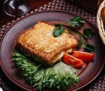 Гренка с курицей и грибами в сливках