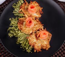 Драники картофельные с лососем слабосоленым