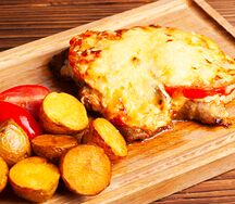 Свинина по-французски с запечённым картофелем