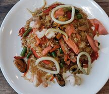 Рис с морепродуктами и овощами в соусе терияки