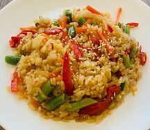 Рис с овощами в кисло-сладком соусе