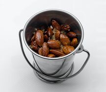 Миндаль с морской солью в пряностях
