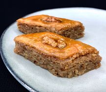 Пахлава медовая с орехами