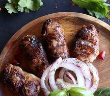Шашлык из куриной печени в жировой сетке