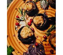 Шампиньоны, фаршированные курицей и сыром
